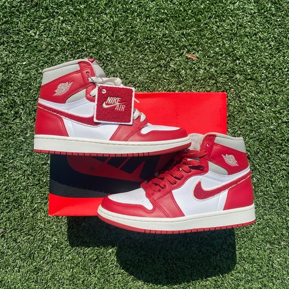 Air Jordan 1 ‘Newstalgia Chenille’
Size 6y 
9/10 Condition 
Buy Now $100 - Picture 2 of 7